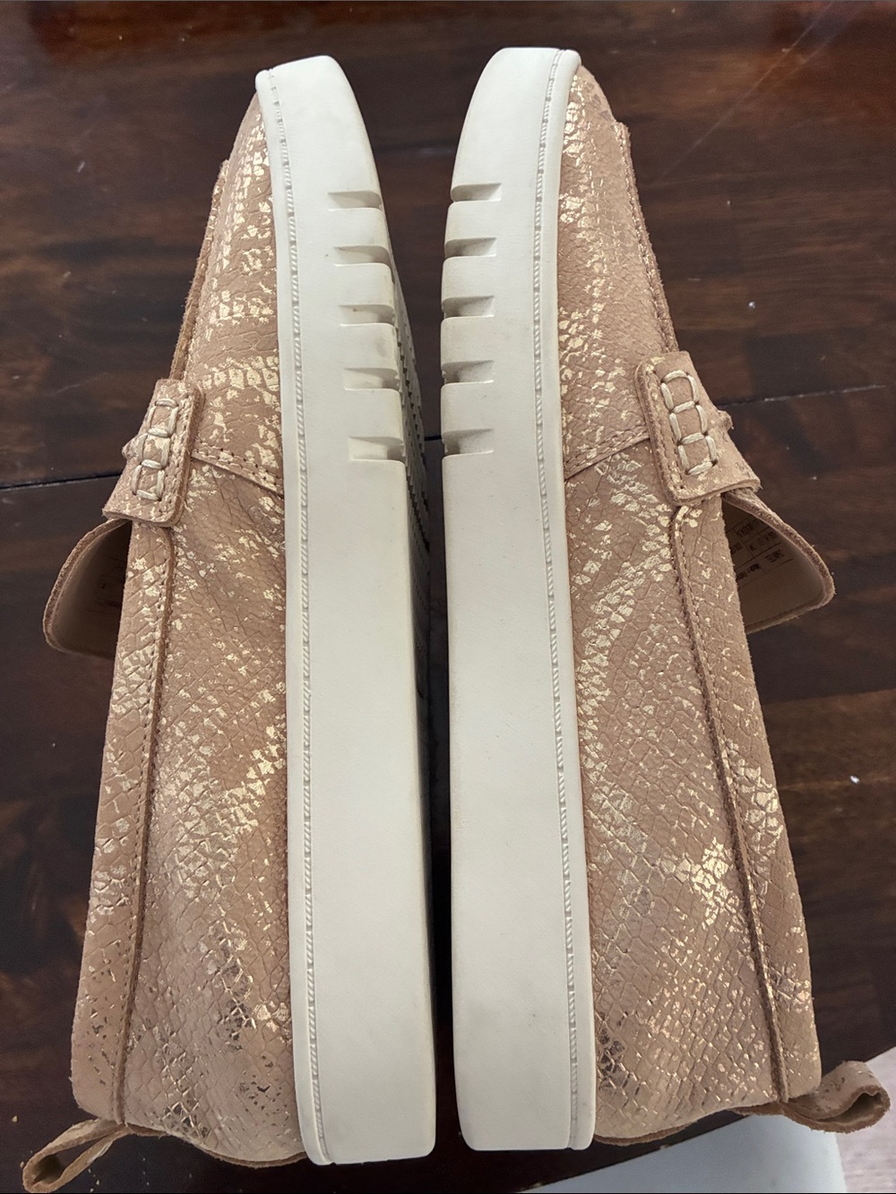 Vionic Women's Metallic Beige-Gold Loafers size 8 never worn - Picture 2 of 4
